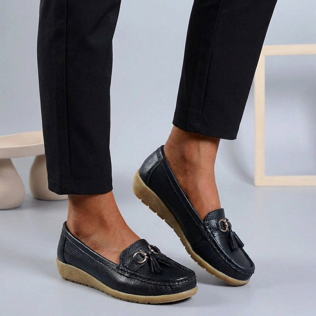 Slip-On Moccasins with Buckle and Tassel Detail for Women – Stylish & Comfortable Design