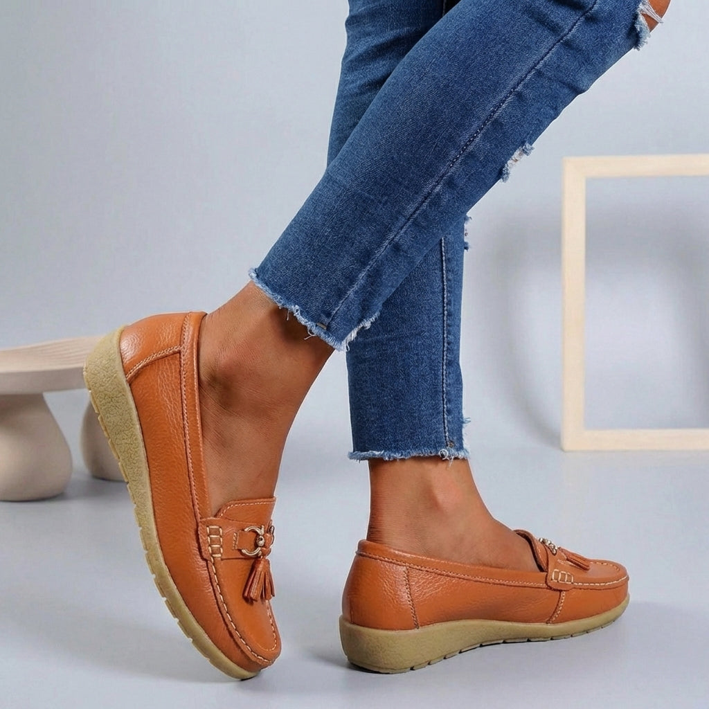 Slip-On Moccasins with Buckle and Tassel Detail for Women – Stylish & Comfortable Design