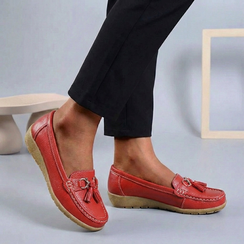 Slip-On Moccasins with Buckle and Tassel Detail for Women – Stylish & Comfortable Design