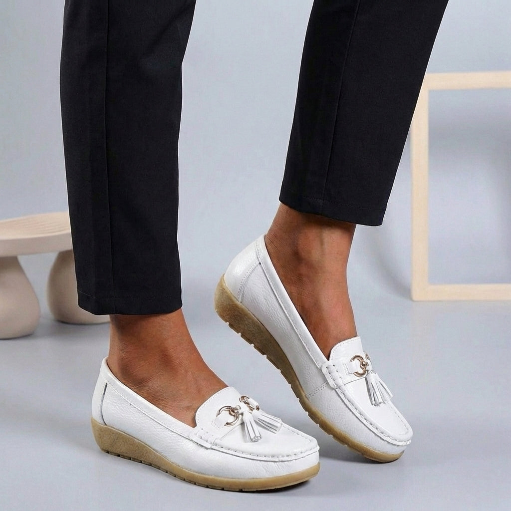 Slip-On Moccasins with Buckle and Tassel Detail for Women – Stylish & Comfortable Design