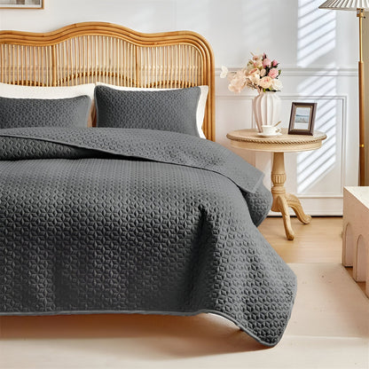 Minimalist Quilted Bedspread Set