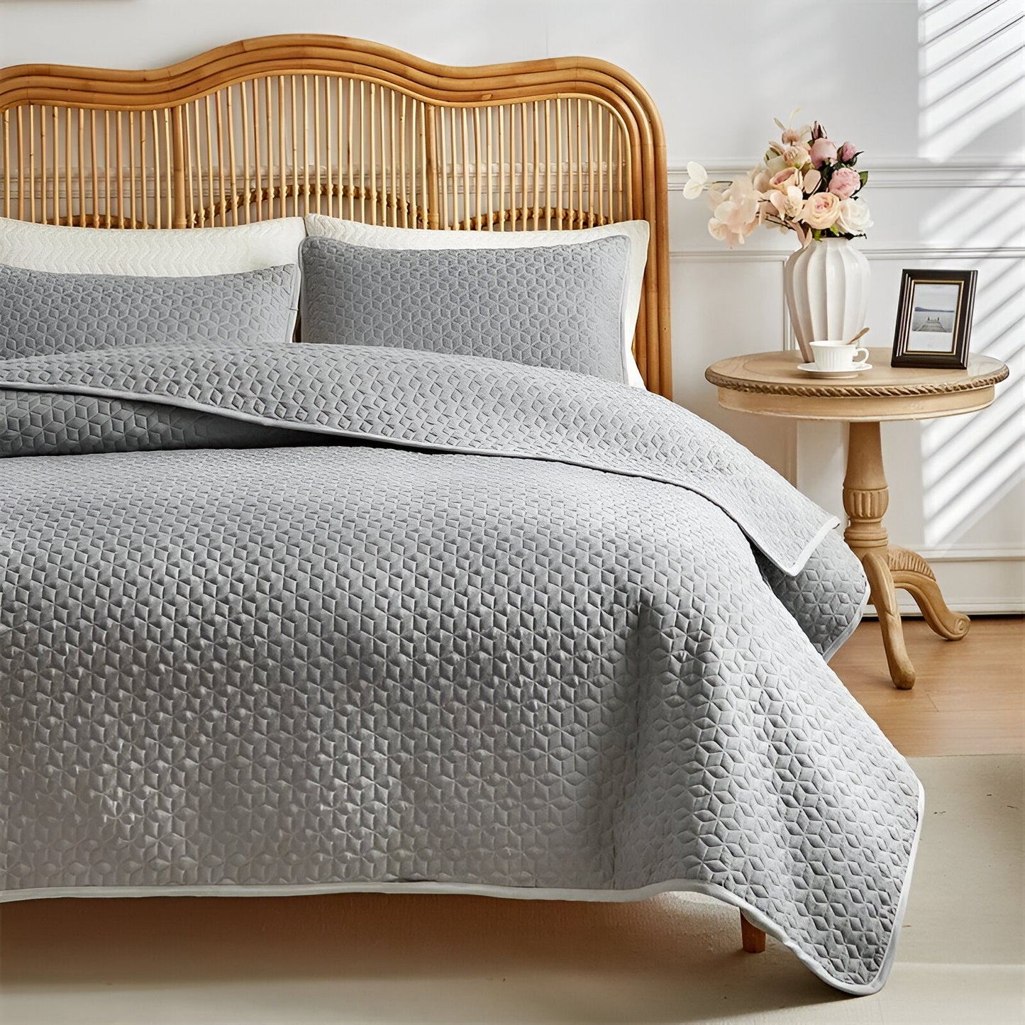 Minimalist Quilted Bedspread Set