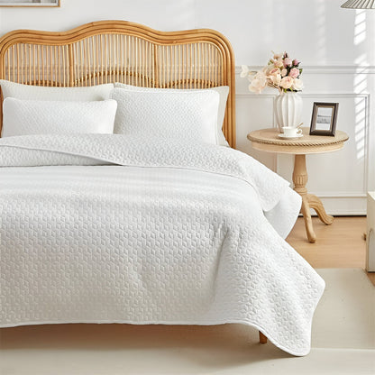 Minimalist Quilted Bedspread Set